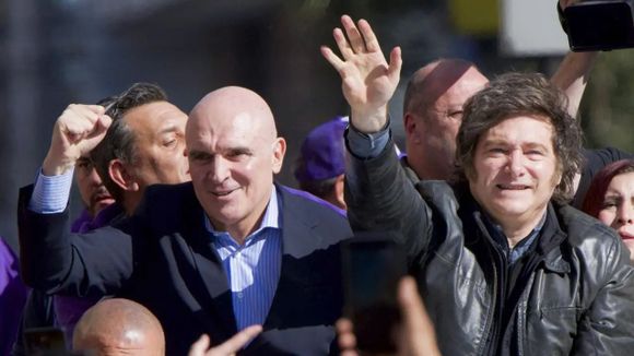 Espert sigue de campaña electoral pese a las denuncias en su contra aunque el acto con Milei en San Isidro está en duda