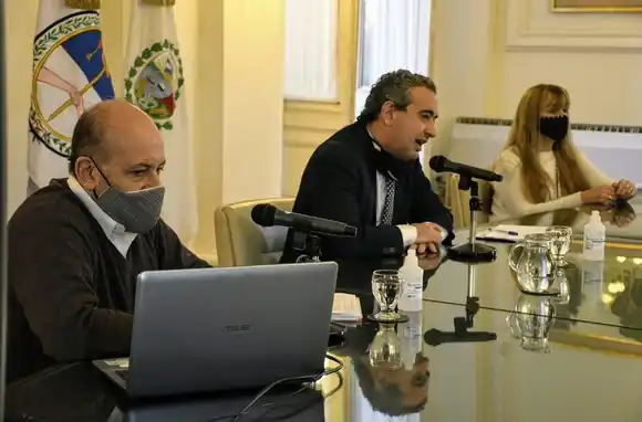 Javkin no descartó retroceder de fase y aseguró: “Queremos evitar la medida de restringir actividades”
