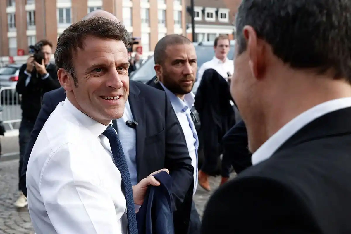 Emmanuel Macron reinició su campaña en la norteña ciudad de Dénain