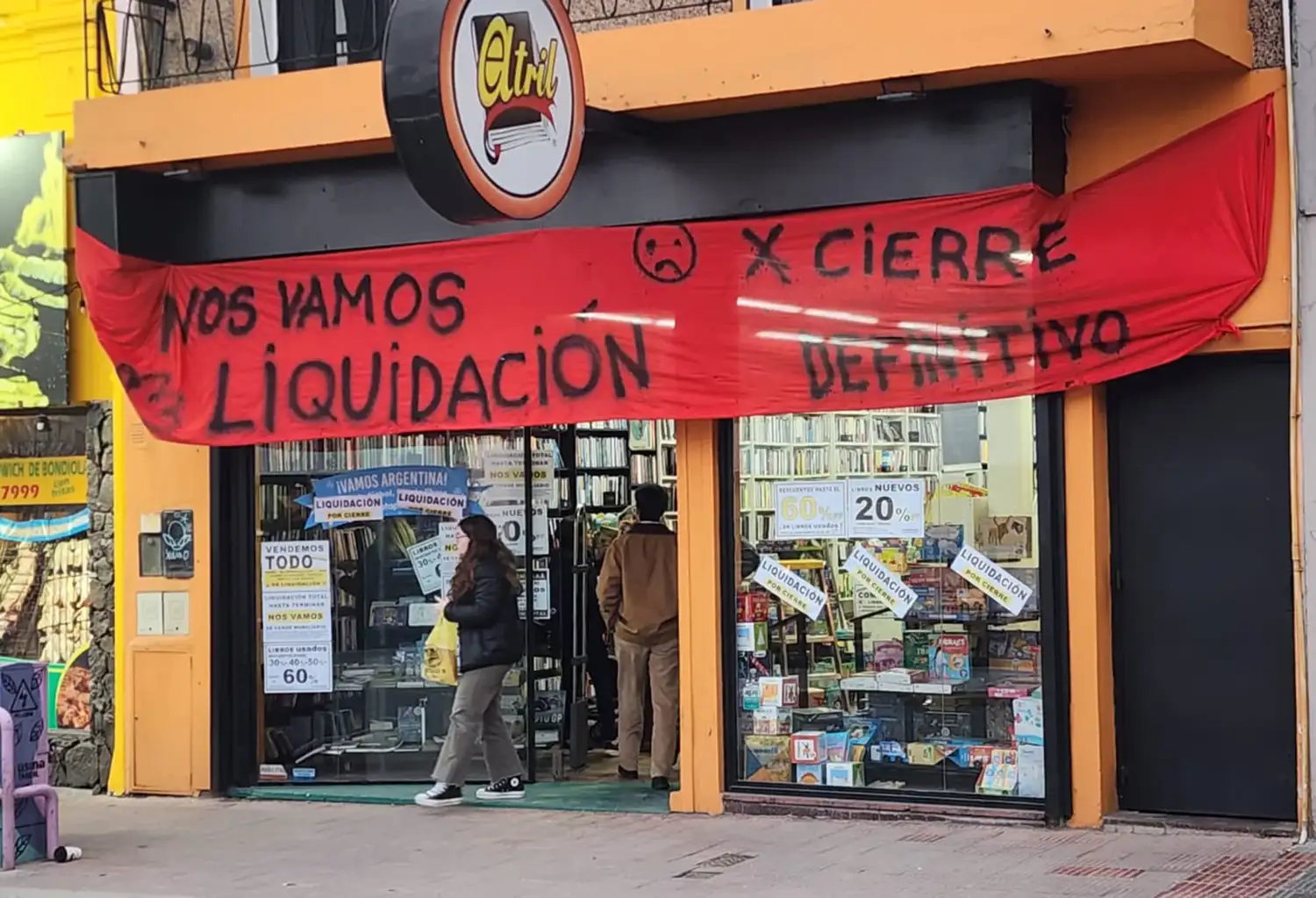 Luego de 20 años, la librería El Atril cerrará sus puertas.