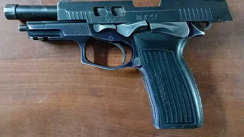 La pistóla 9mm que le incautaron.