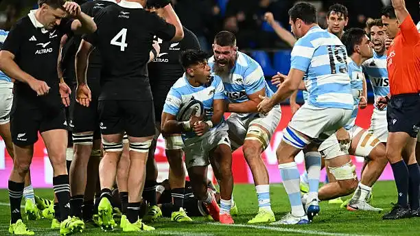 Los Pumas derrotaron a los All Blacks en cancha de Velez.