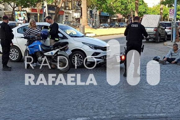 Accidente en pleno centro: choque entre dos vehículos en el bulevar Santa Fe