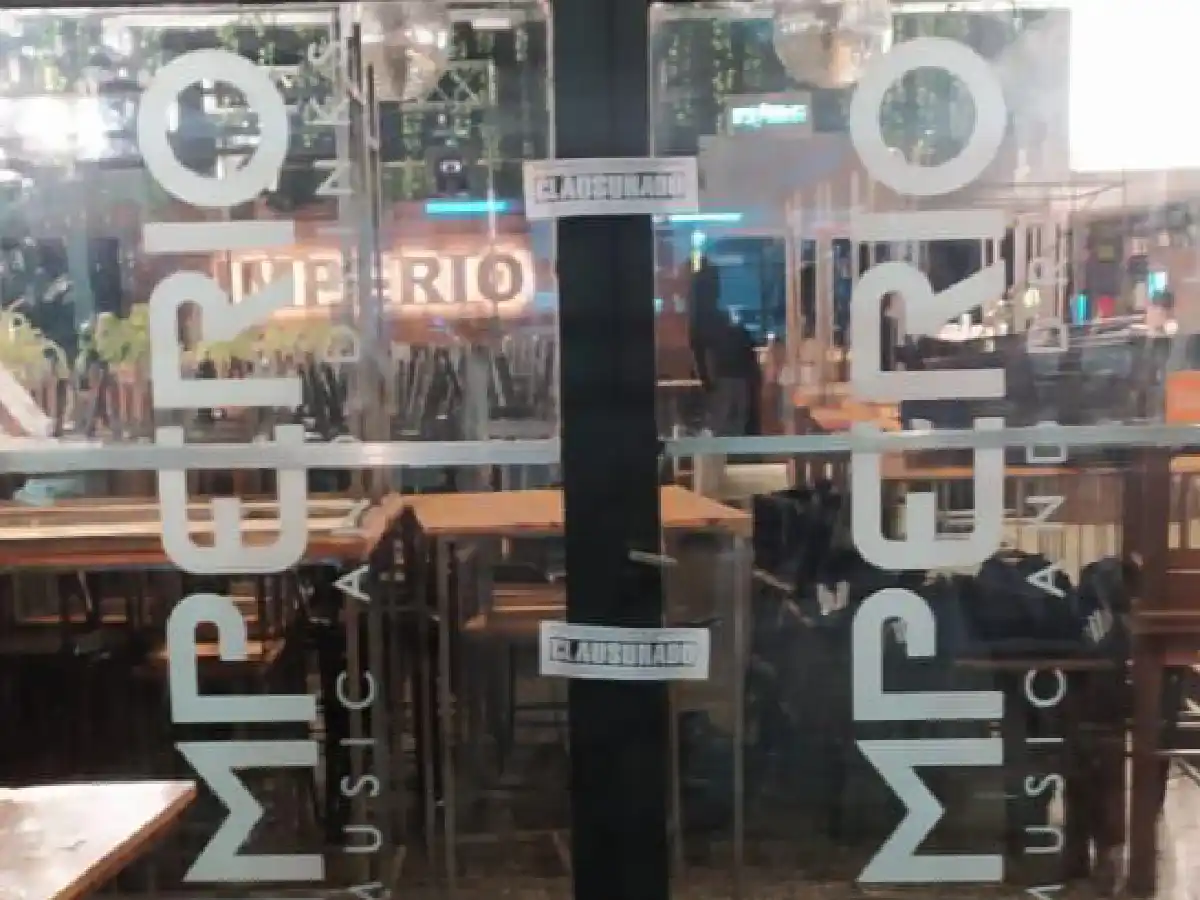 Clausuraron un local gastronómico por exceder la capacidad permitida 