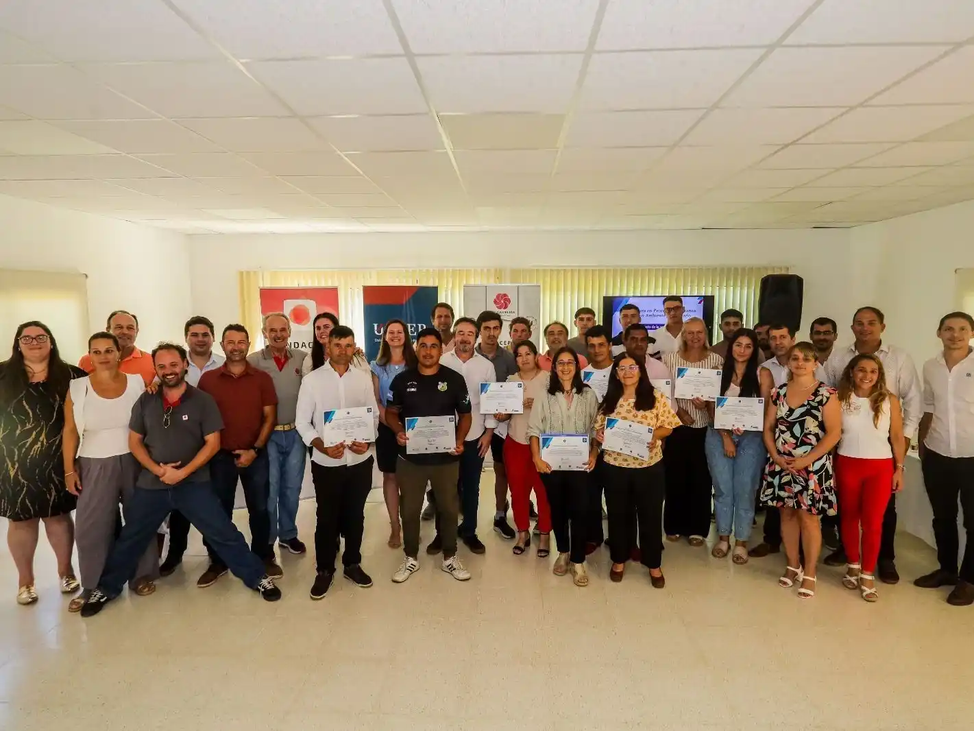 Diplomatura en Crianza Avícola: Egresados celebran su logro y abren inscripciones para la tercera edición