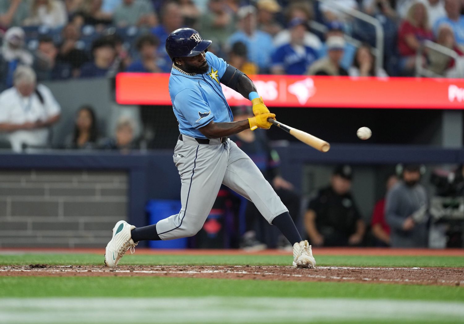 Randy Arozarena brings his postseason heroics to the Mariners, aiming to lead them to the playoffs.