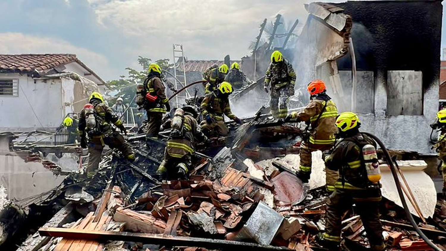 Ocho muertos en accidente aéreo en Medellín