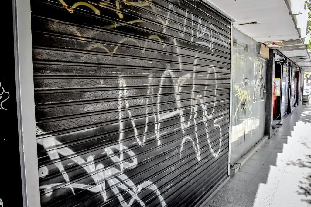 En crisis. Hay al menos 200 locales cerrados en la ciudad
