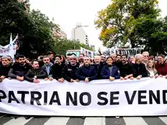 Kicillof participará en la marcha de la CGT y se reúne con su conducción