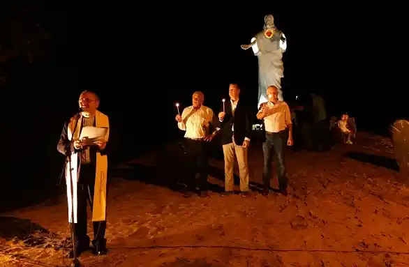 Jesús iluminado y resucitado: se inauguró la estación 15 del Vía Crucis