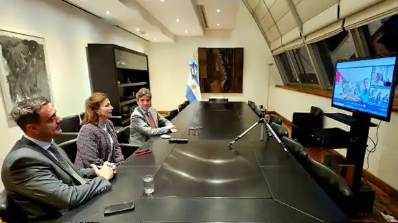 Canciller argentina se reunió virtualmente con opositores venezolanos refugiados en embajada de Caracas