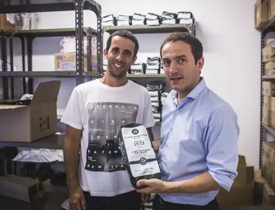 El Intendente Abella acompañó la apertura de Café Martínez en Campana