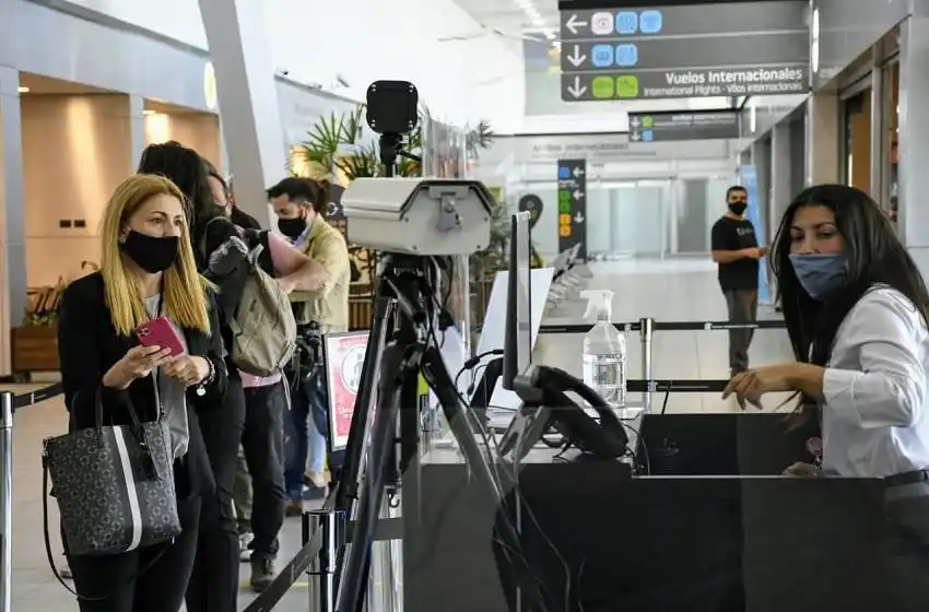 Cierre de fronteras y viajes al exterior: todo lo que hay que saber sobre la nueva disposición del Gobierno nacional