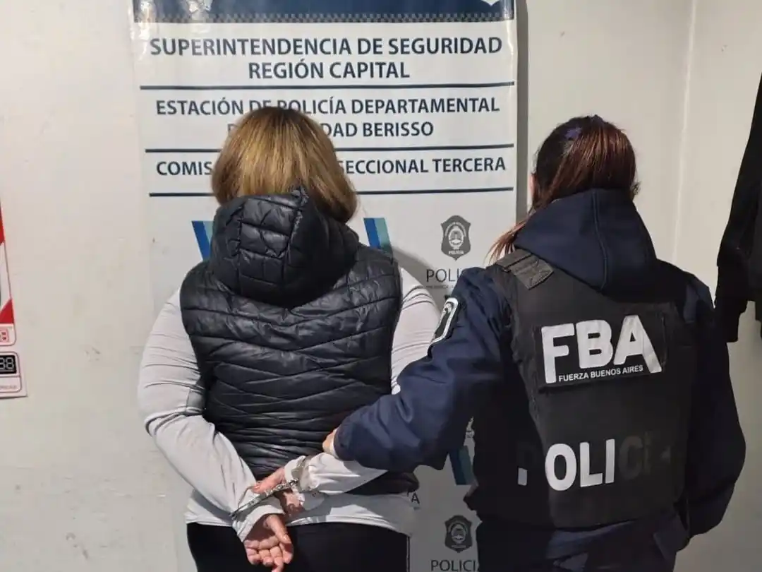 Dos de los cinco detenidos son policías