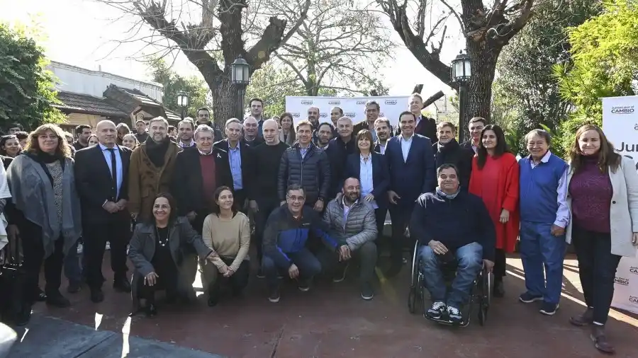 La foto de grupo de la fuerza opositora en La Matanza.