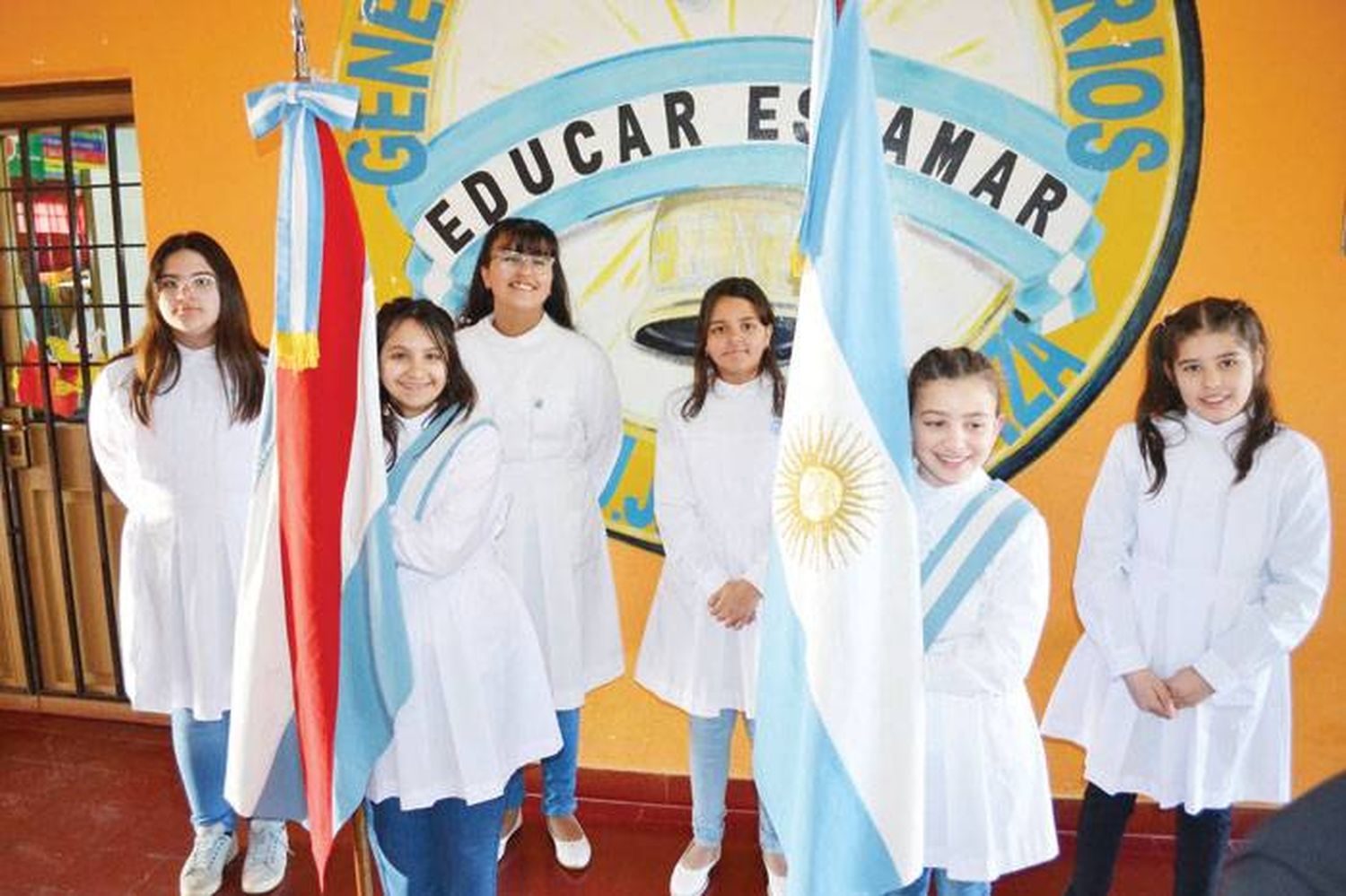 Acto por el Día de la Bandera en la escuela primaria