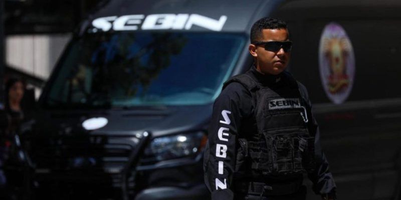 SEBIN allana oficinas del medio 15 Minutos en Caracas