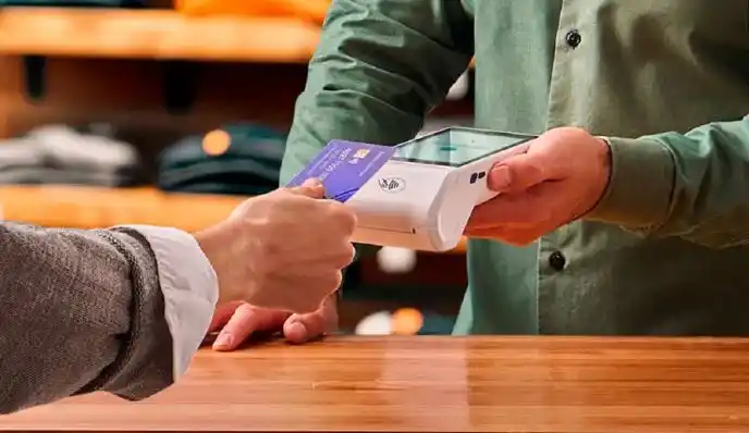 El consumo en shoppings cayó 4,7% en octubre, pero se notó una mejora en supermercados