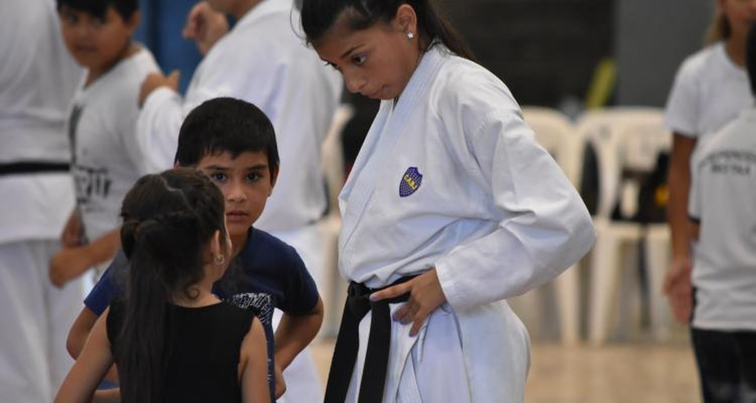 Seminario de la UAK en el Estadio Municipal