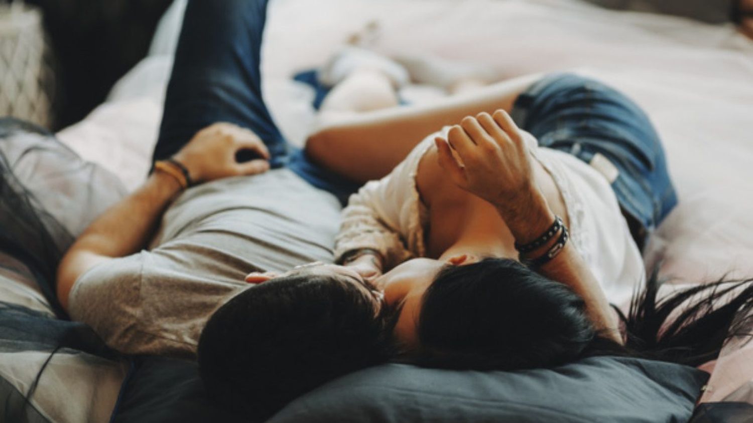 ÚLTIMO DESEO: mujer con enfermedad terminal pidió a su esposo que la dejara tener relaciones con su expareja