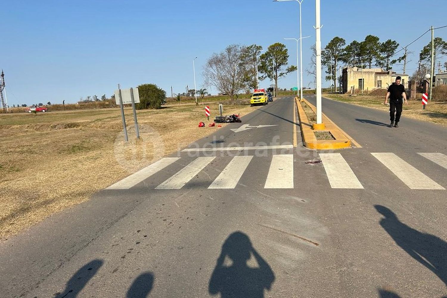 Dos mujeres en moto impactaron contra un caballo suelto en la región