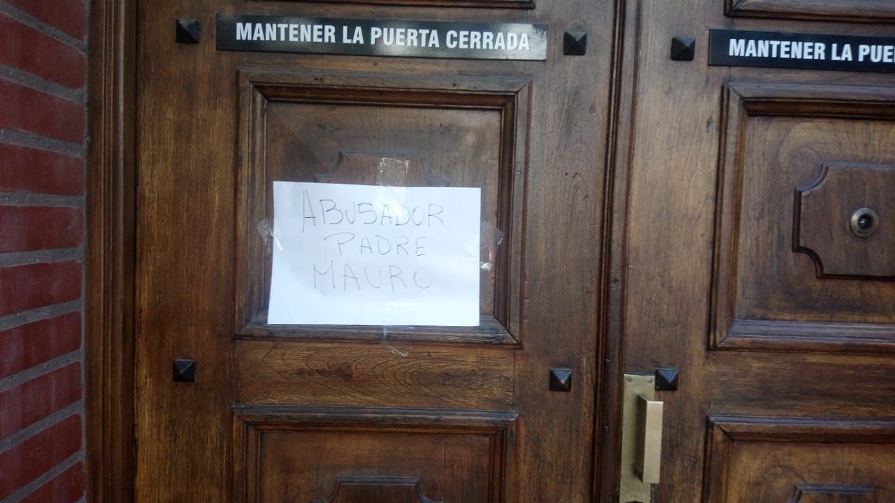 Bahía Blanca: Cruces en la Iglesia San Roque por el Padre Mauro, denunciado de abuso sexual