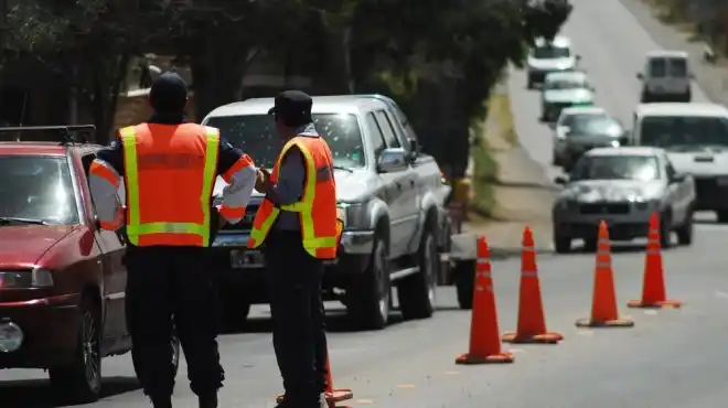 Castelli: Por el recambio turístico, seleccionarán los vehículos que pasarán por el kilómetro 183 en Ruta 2