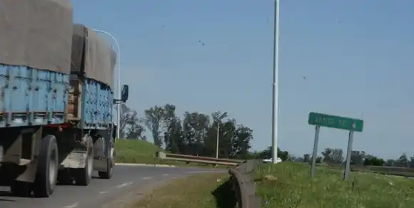 Inseguridad en la autopista Rosario–Santa Fe: dos camiones fueron asaltados en Sauce Viejo