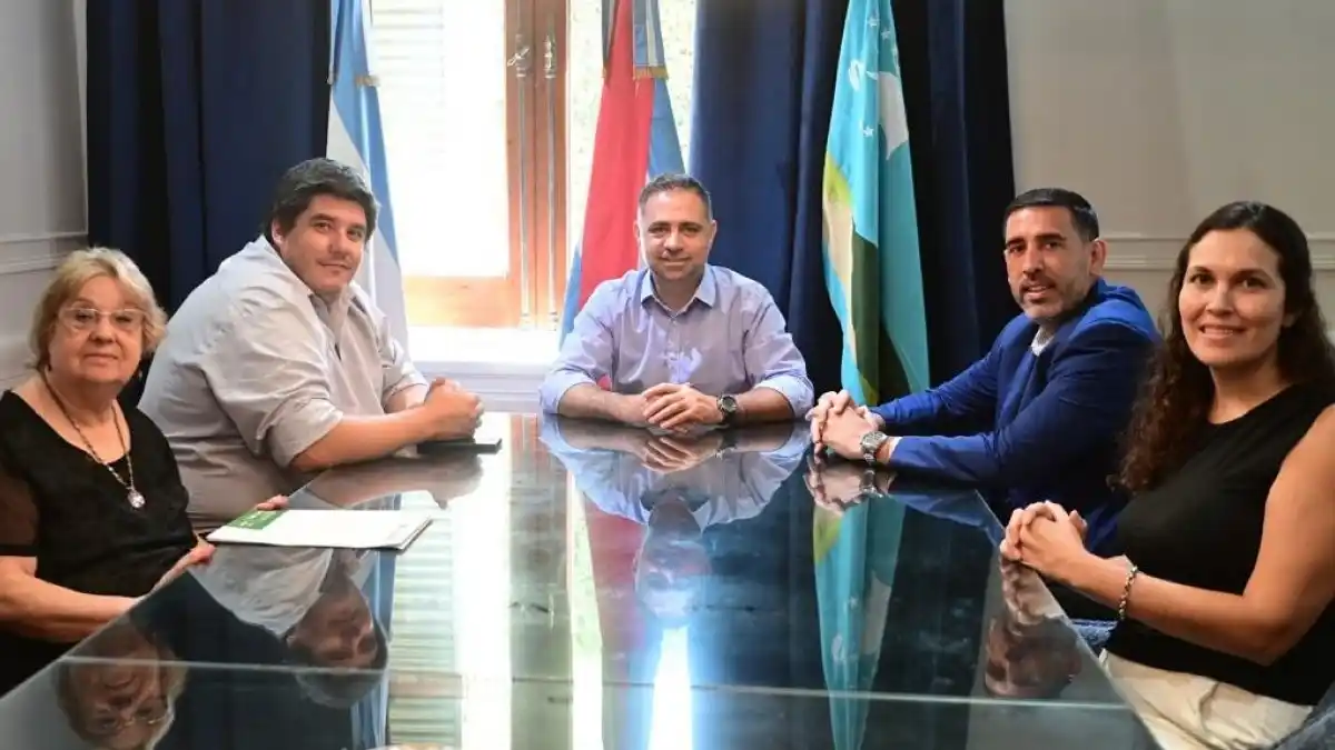 Natalia Báez dejó de ser la directora de la Departamental de Escuelas y anunciaron una reemplazante "ad honorem"