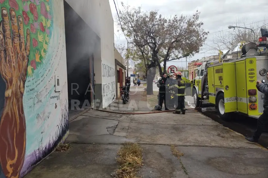 Importante incendio en barrio Central Córdoba: hay mucho humo en el sector