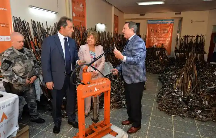 Scioli destruyó 15.200 armas de fuego