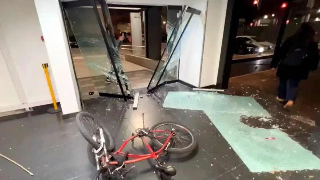 Militantes K irrumpieron en el edificio de TN y Canal 13 tras la condena firme a Cristina Kirchner