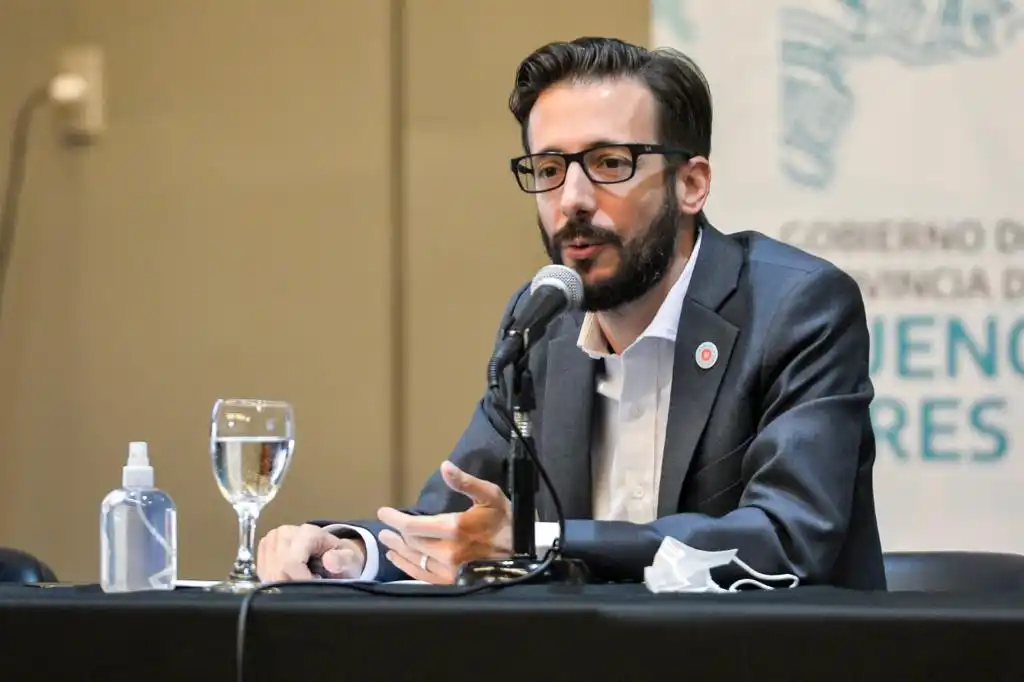 Simone: “Esperamos a mitad de año terminar la Ruta 11 y la 56”