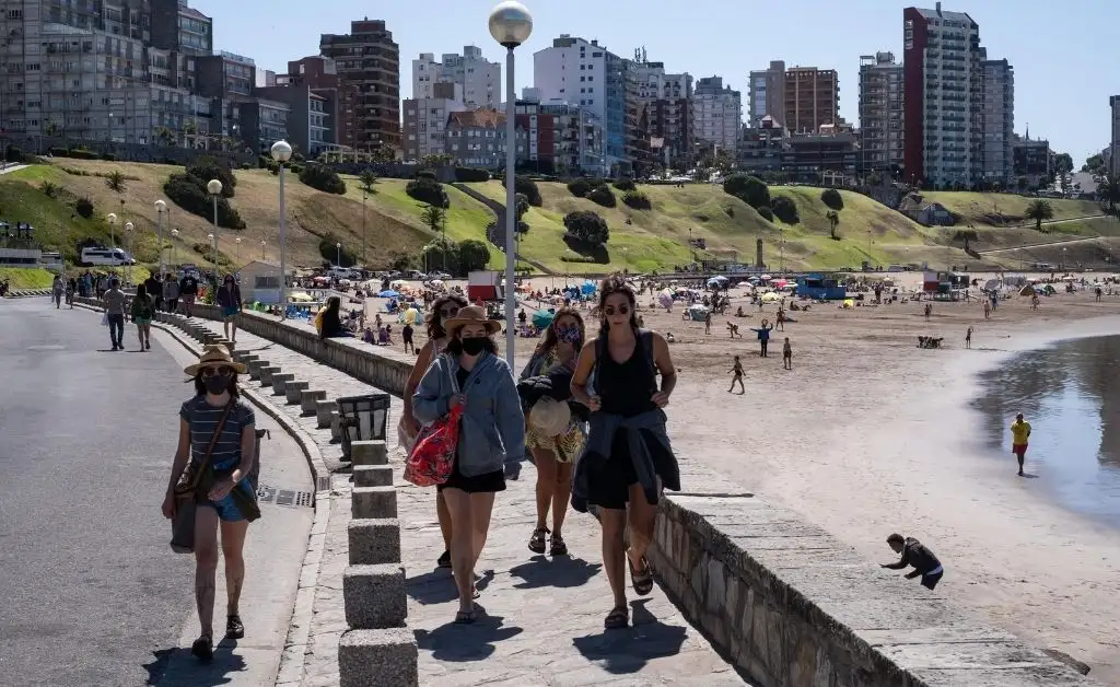 Miles de personas se trasladaron por todo el país para disfrutar del fin de semana largo