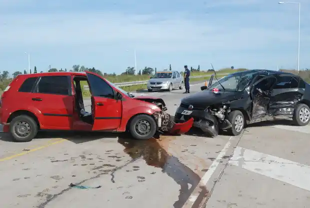 Impresionante choque en el cruce de rutas 14 y 20