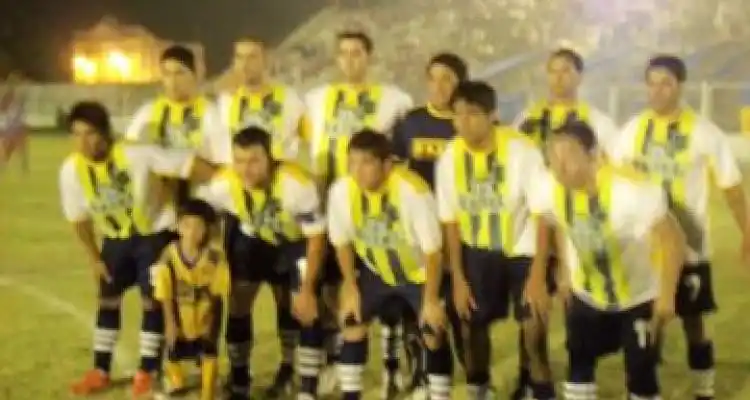 Importante victoria de América en el debut