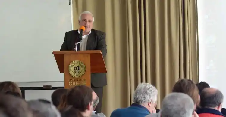 Ricardo De Rosa disertó ante empresarios