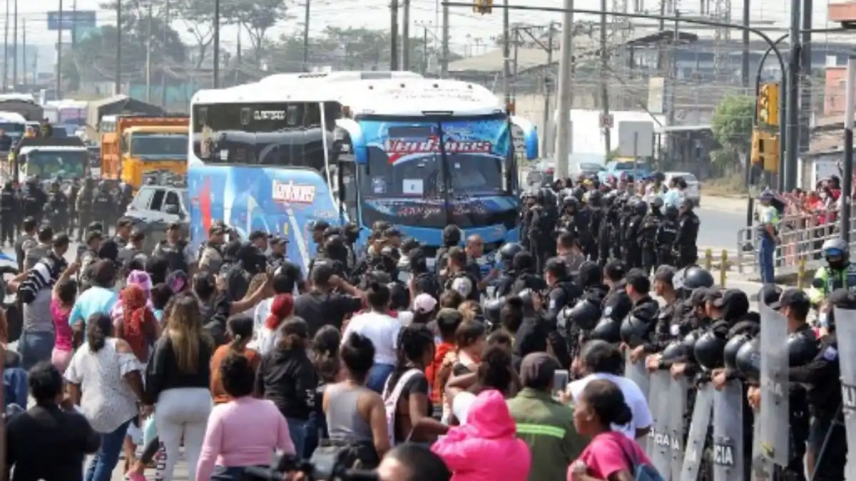 GUERRA DE NARCOS en Ecuador deja 5 policías muertos y una declaratoria de estado de excepción