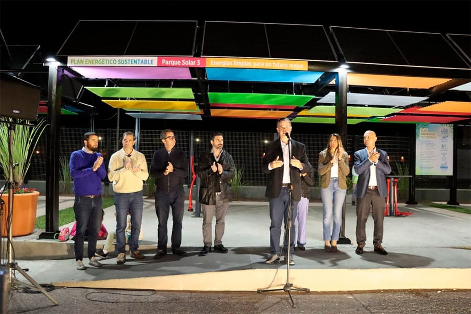 El intendente Piaggio inauguró las instalaciones del tercer parque solar y firmó el decreto de llamado a licitación para la construcción del cuarto.