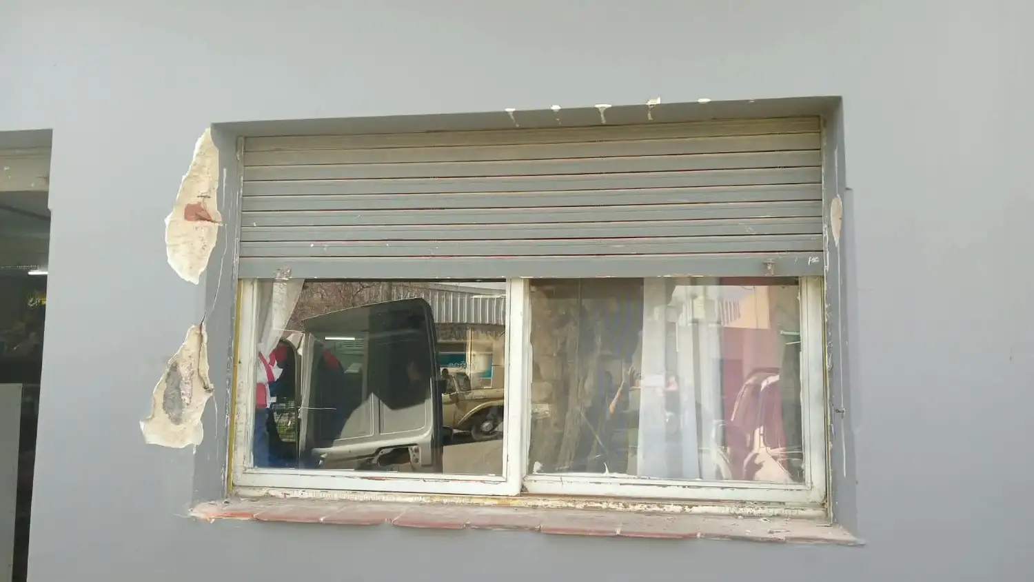 Robo en minimercado de Bahía Blanca y avenida Alfonsín: se llevaron carne, bebidas y cigarrillos por una pérdida que supera los 4 millones de pesos