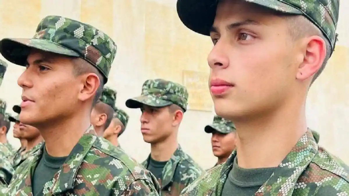 Colombia implementa trabajos comunitarios como alternativa al servicio militar