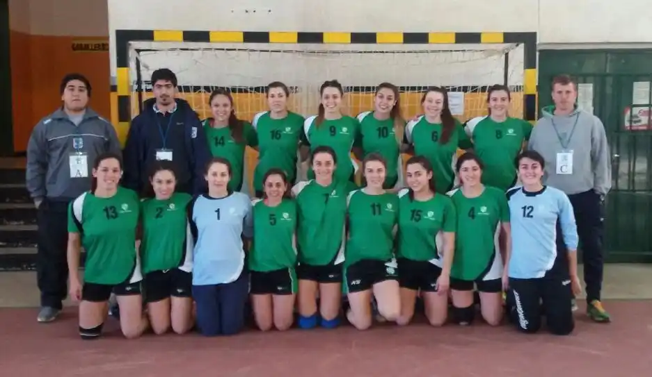 El plantel femenino de Once Unidos. 