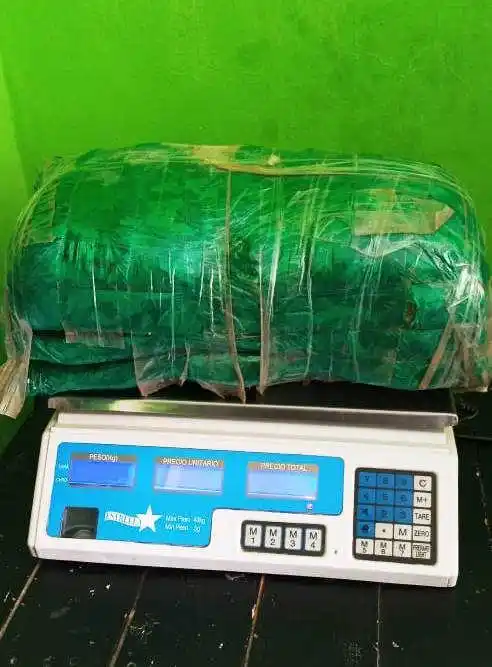 Secuestran hojas de coca y demoran a un hombre