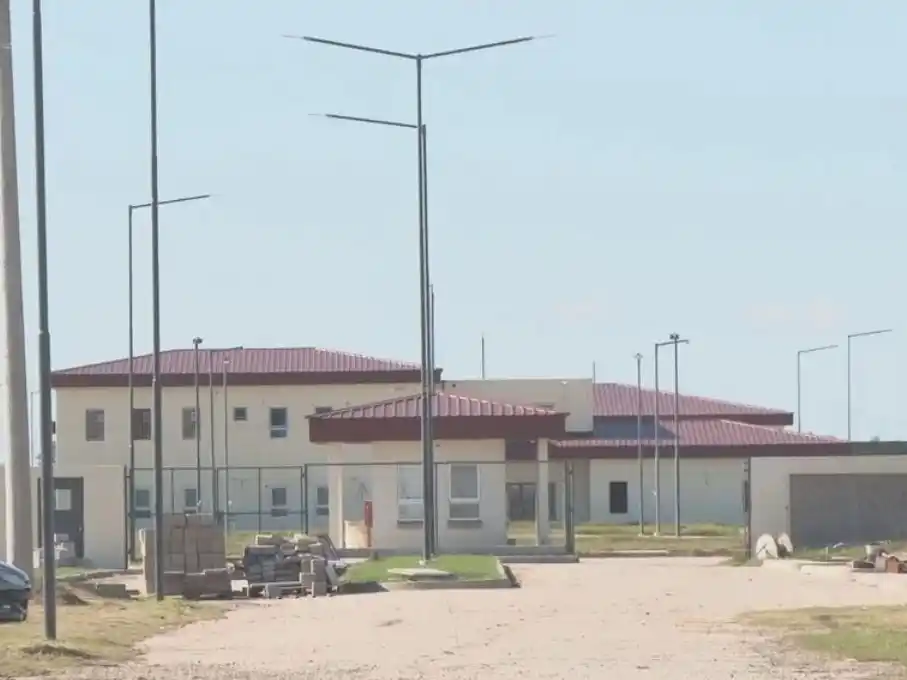 preso se traga bombilla 2