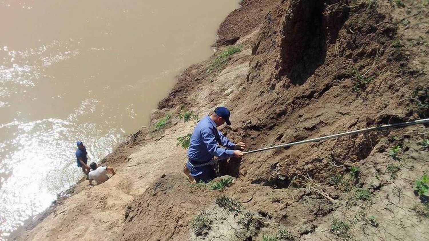 Se arrojó al río Bermejo para refrescarse y
sufrió un ataque de epilepsia, fue rescatado