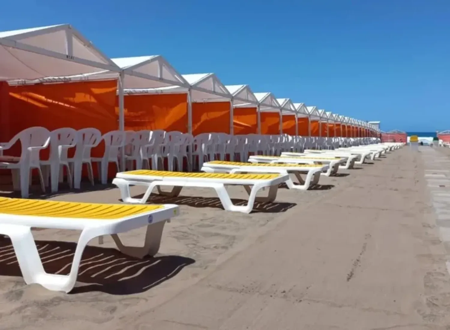 Mar del Plata: un balneario lanzó la “preventa” 2025 de carpas a un precio exorbitante