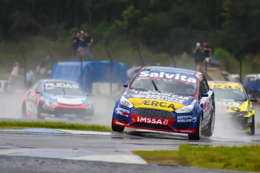 VIDEO | Mirá la espectacular batalla entre Urcera y Santero en la final del Turismo Nacional