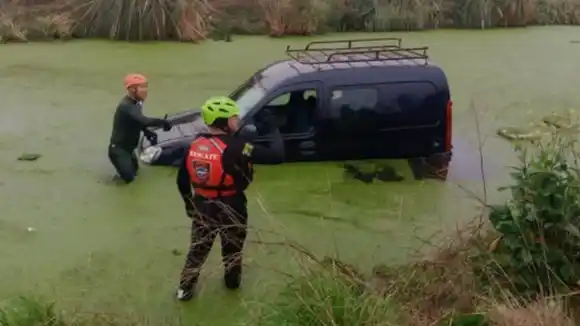 Accidente en Ruta 11: seis personas ilesas tras despiste de Kangoo en Santa Teresita