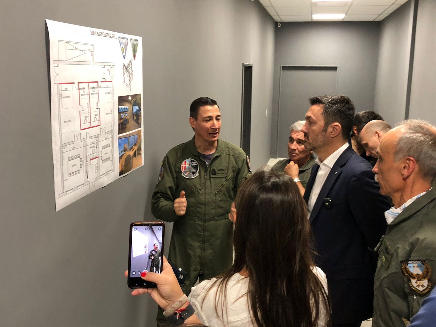 El ministro Petri en Tandil para presentar el primer F-16 en la VI Brigada Aérea