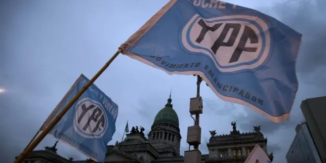 Extrabajadores de YPF marchan al Congreso de la Nación 